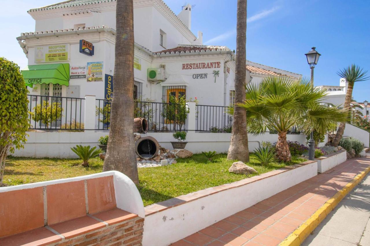 Apt Nerja Chimenea With Ocean View, A/C, & Fiberアパートメント エクステリア 写真