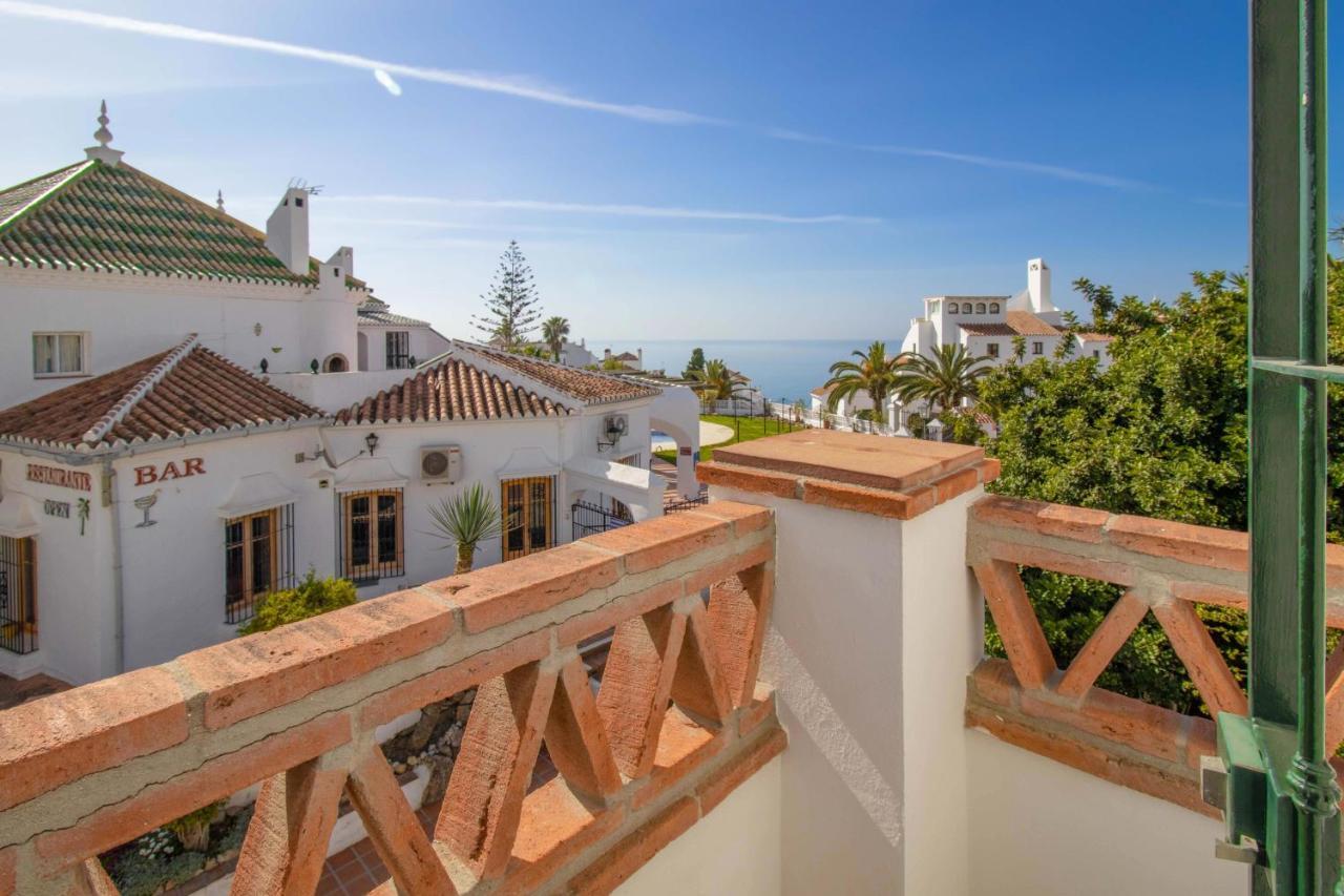 Apt Nerja Chimenea With Ocean View, A/C, & Fiberアパートメント エクステリア 写真