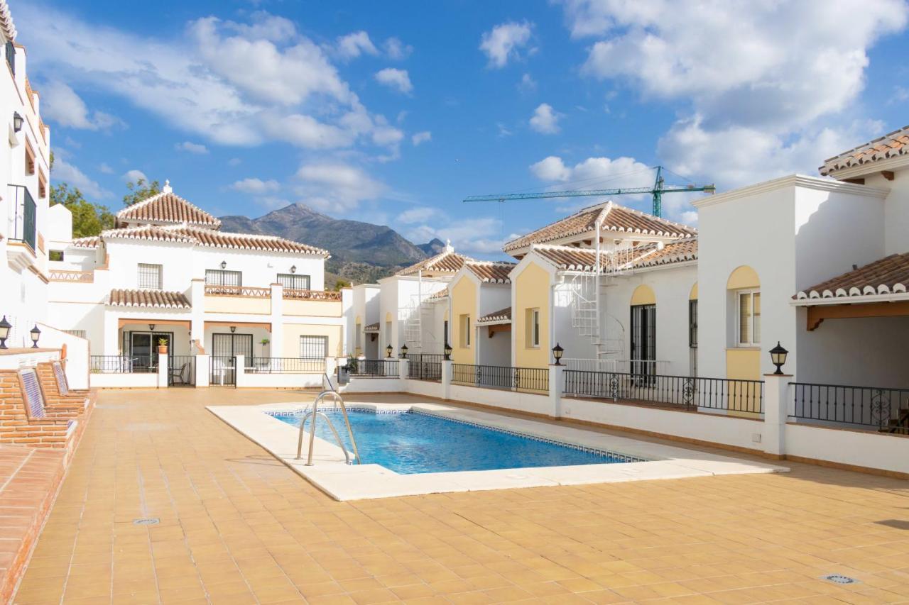 Apt Nerja Chimenea With Ocean View, A/C, & Fiberアパートメント エクステリア 写真