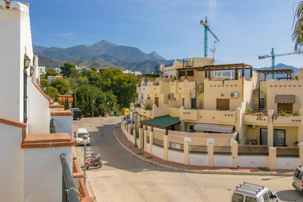 Apt Nerja Chimenea With Ocean View, A/C, & Fiberアパートメント エクステリア 写真